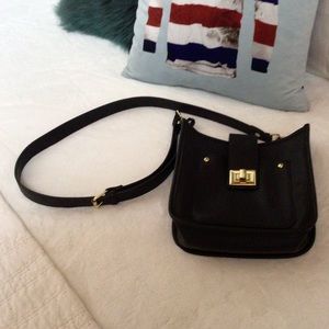 Steve Madden black crossbody Bag 9”x8”